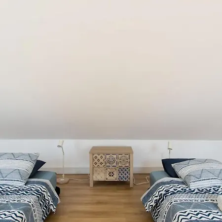 Beautiful 3-story House In Chiado With A 40m² Private Terrace 公寓