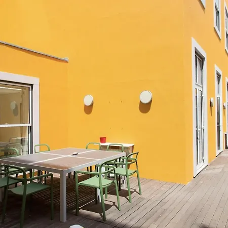 Beautiful 3-story House In Chiado With A 40m² Private Terrace 公寓