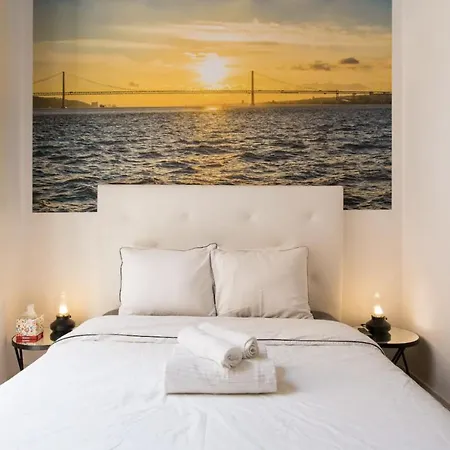 Beautiful 3-story House In Chiado With A 40m² Private Terrace Daire Lisboa