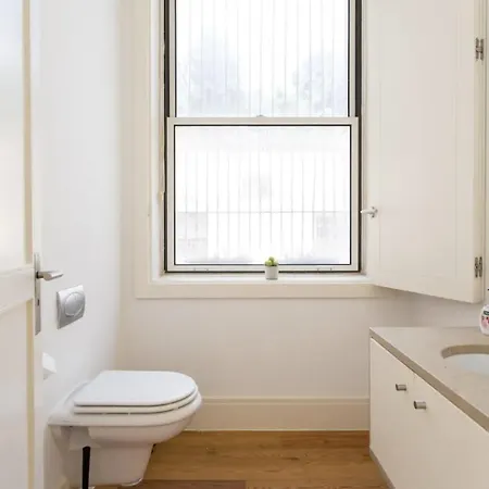 Beautiful 3-story House In Chiado With A 40m² Private Terrace