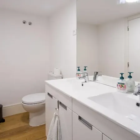 Beautiful 3-story House In Chiado With A 40m² Private Terrace