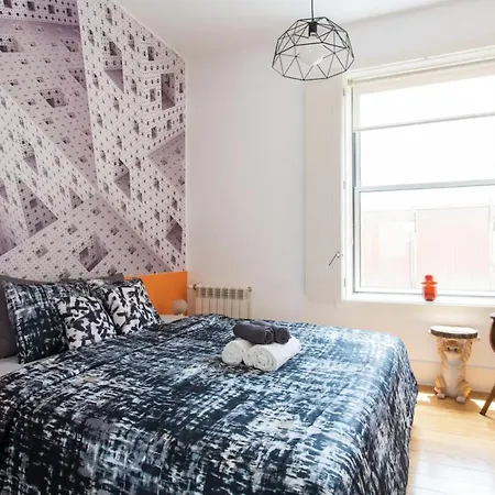 Beautiful 3-story House In Chiado With A 40m² Private Terrace