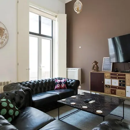 Beautiful 3-story House In Chiado With A 40m² Private Terrace Appartamento