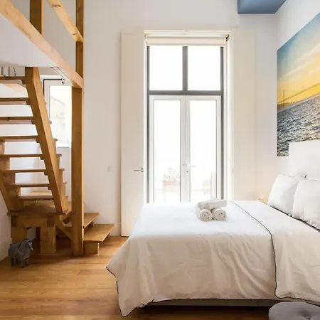 Beautiful 3-story House In Chiado With A 40m² Private Terrace Appartamento