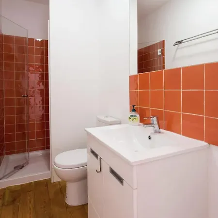Beautiful 3-story House In Chiado With A 40m² Private Terrace Appartamento
