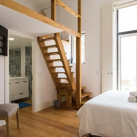 Beautiful 3-story House In Chiado With A 40m² Private Terrace Lisbona