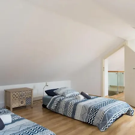 Апартаменти Beautiful 3-story House In Chiado With A 40m² Private Terrace Лісабон