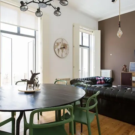 Beautiful 3-story House In Chiado With A 40m² Private Terrace 公寓 *