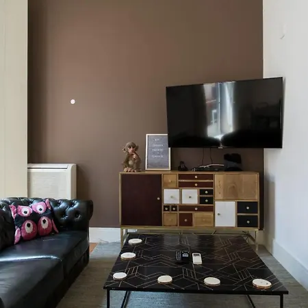 Beautiful 3-story House In Chiado With A 40m² Private Terrace Lisboa